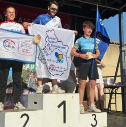 Une pluie de maillots tricolores pour les randonneurs Brezolliens